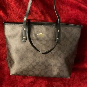 Coach Tote In Signature Canvas